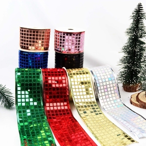 Ruban à paillettes carrées rouge et or disco de 10 yards sur bobine pour emballage cadeau, loisirs créatifs, décoration de sapin de Noël et couronnes - Product Image 2