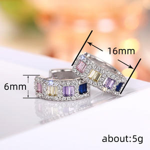 Pendientes de Aro Coloridos E3126 con Cristales de Corte Esmeralda y Engaste de Diamantes de Imitación, Joyería de Moda para Mujer, Geométricos, de Aleación, para Fiesta - Product Image 6