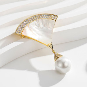 Fashionable Fan Shape Seashell Brooch With Pearl Drop Gold Tone Women's Formal Lapel Pin Zinc Alloy Jewelry Accessory - Product Image 1