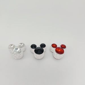 Colgante de Cabeza de Mickey Mouse, Aleación Plateada con Incrustaciones de Diamantes, Accesorios de Joyería DIY, Opciones de Color Rojo, Blanco y Negro - Product Image 1