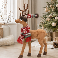 Décoration de cerf en peluche marron de 20 pouces avec écharpe d'hiver Fair Isle et détails d'antlers, accent rustique de Noël pour cheminées, étagères et magasins