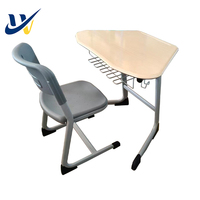 Ensemble de mobilier scolaire moderne en bois massif, bureau et chaise confortables et durables pour la salle de classe et le bureau à domicile