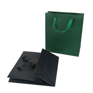 Bolsas de Papel de Lujo Impresas Personalizadas con Estampado Dorado, Asas Planas, Bolsa de Compras de Papel Artístico para Negocios - Product Image 2