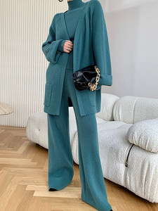 Venta al por mayor de prendas de punto de cuello alto abrigo largo y pantalón de las mujeres suéter conjuntos de moda gruesa elegante de punto de tres piezas traje de las mujeres - Product Image 6