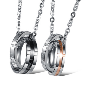 Modische Zirkon-Paar-Halskette aus Edelstahl mit Buchstabenanhänger für Damen und Herren, Kristall-Hochzeits-Doppelring-Kette, Schmuckanhänger - Product Image 1