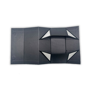 Boîte <span class=keywords><strong>à</strong></span> parfum en papier cartonné recyclable de petite taille, noire, avec rabat magnétique, sur mesure par le fabricant - Product Image 4
