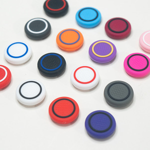 Poignée pour manette PS4 PS5 Xbox One <span class=keywords><strong>Wii</strong></span> U <span class=keywords><strong>Switch</strong></span> Pro, joystick analogique, couvre-bouton, anneau bicolore - Product Image 1