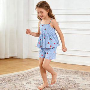 Conjunto <span class=keywords><strong>de</strong></span> 2 piezas <span class=keywords><strong>de</strong></span> verano <span class=keywords><strong>para</strong></span> niñas, lindo traje a cuadros con estampado <span class=keywords><strong>de</strong></span> cerezas, top sin mangas y pantalones cortos, ropa casual. - Product Image 4