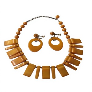 Collar Indio Hecho a Mano de Resina de la Mejor Calidad para Mujeres y Niñas, Cadena de Cuentas Multicolores, Perla como Piedra Principal, Regalo Elegante para Boda - Product Image 6