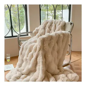 Lüks cilt dostu Faux kürk ağırlıklı sıcak battaniye rahat ev kanepe kış için yumuşak battaniye atmak