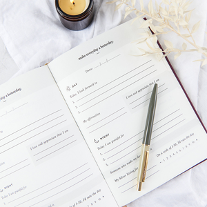 Diario de Gratitud Personalizado con Tapa Dura de Lino A5, <span class=keywords><strong>Libro</strong></span> de Bienestar y Autocuidado con Afirmaciones y Ejercicios de Mindfulness, Sin Fecha - Product Image 4