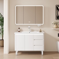 Set Kabinet Kamar Mandi Nordik Aluminium Sarang Lebah Tebal Model Berdiri dengan Wastafel Keramik Terintegrasi Dua Bagian dan Cermin Vanity