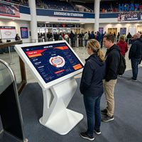 Kiosque de consultation HRAY 49 pouces en forme de K avec mise à jour à distance Wi-Fi et port RJ45 pour service d'information aux entrées de gymnases, prise en charge OEM ODM