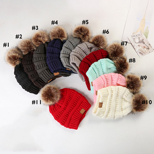 PU cuero logo Oem Knit Pom Beanie tejido personalizado parche sombreros de <span class=keywords><strong>invierno</strong></span> para las mujeres - Product Image 6
