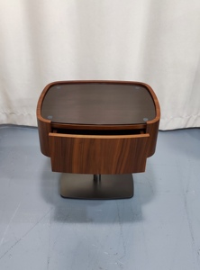 Commode de nuit en rotin sur mesure |   Armoire de lit en placage de noyer sur mesure avec deux tiroirs pour appartement, chambre à coucher, hôtel - Product Image 2