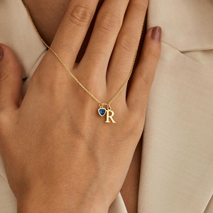 Collana con Ciondolo a Forma di Cuore con Lettera Iniziale e Pietra Portafortuna in Acciaio Inossidabile Placcato Oro, Regalo per Donne - Product Image 1