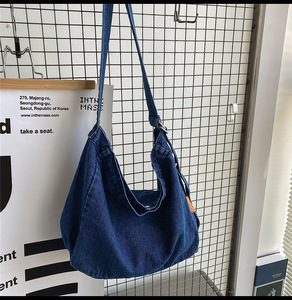 Heiß begehrte Retro-Style personalisierte Denim-Sporttasche, lässige blaue Jeans-Tragetasche, Umhängetasche für Mädchen und Schülerinnen - Product Image 3