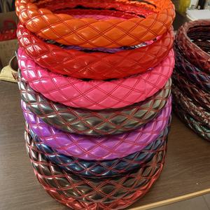 La funda de <span class=keywords><strong>volante</strong></span> estampada de cuero <span class=keywords><strong>brillante</strong></span> colorida de moda más popular - Product Image 4