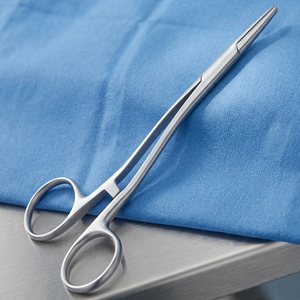 Porte-aiguille chirurgical en acier inoxydable, instrument manuel à mâchoires dentelées, usage en chirurgie générale, certifié CE Classe I - Product Image 4
