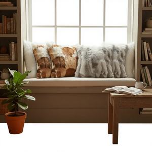 Juego de 6 Fundas de Almohada de Piel Sintética Blanca Premium y Fundas de Cojín Texturizadas Blancas Puras de 45 cm con Parches de Piel de Vaca Marrón y Gris - Product Image 1