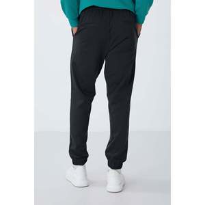 กางเกงวอร์มผู้ชายสีเทาเข้ม เอวยางยืด ใส่สบาย ระบายอากาศได้ดี ขนาดมาตรฐาน - Product Image 1