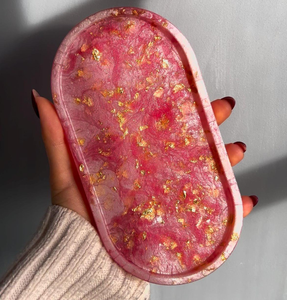 Plateau en résine époxy résistant à la chaleur Beau plateau polyvalent fait à la main pour servir des collations au thé et afficher des accessoires pour la maison - Product Image 1