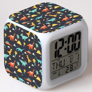 Trống Bốn Bên Cube Tùy Chỉnh Thăng Hoa In LED Ánh Sáng Thay Đổi Màu Sắc Cá Nhân Bàn Không Dây Bảng Đồng Hồ Báo Thức Kỹ Thuật Số - Product Image 6