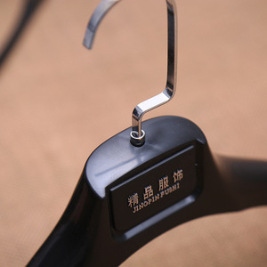 Kledinghangers van kunststof, OEM, extra brede schouder, zwart - Product Image 4