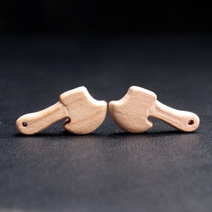 Pendentif hache en bois de pêche élégant et raffiné, 3 cm, ornement DIY, breloque tendance - Product Image 3