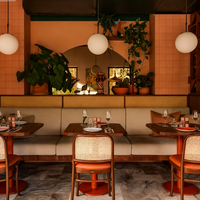 Chaises et tables de restaurant en bois et cuir sur mesure, vente en gros, usage commercial, sièges de banquettes pour hôtel, restauration rapide, café