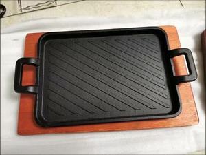 Assiette de <span class=keywords><strong>barbecue</strong></span> en forme de rectangle en <span class=keywords><strong>fonte</strong></span> avec deux poignées Assiette à steak avec base en bois - Product Image 5