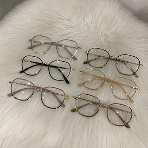 MK25039 Monturas ópticas para <span class=keywords><strong>mujer</strong></span> <span class=keywords><strong>Gafas</strong></span> Nueva moda redonda Fotocromática Anti Bloqueo <span class=keywords><strong>de</strong></span> luz azul <span class=keywords><strong>Gafas</strong></span> sólidas para todas las caras - Product Image 2