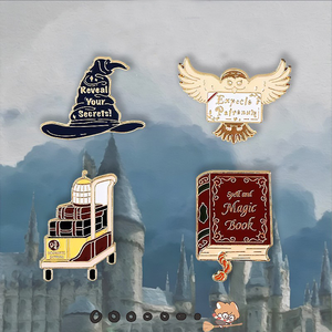 Venta caliente <span class=keywords><strong>Magic</strong></span> Academy Style Hat Book Map Cart Esmalte suave Chapado en oro Cute Cartoon Lapel Pins Metal Crafts - Product Image 2