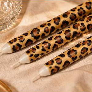 Bougies coniques à imprimé léopard, longues bougies de table pour centre de table, décoration de fête à domicile - Product Image 2
