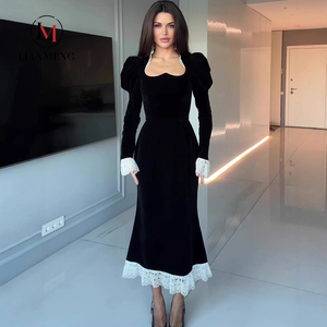 LM R635 Abito lungo in velluto <span class=keywords><strong>nero</strong></span> a maniche lunghe, modello bodycon, <span class=keywords><strong>con</strong></span> colletto quadrato, vita naturale, orlo e polsini <span class=keywords><strong>con</strong></span> finiture in pizzo bianco, casual ed ecologico - Product Image 1