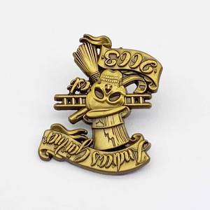 Pin de solapa de metal personalizado con diseño de fabricante, alfileres de solapa de esmalte deportivo para club de fútbol, alfiler de metal - Product Image 1