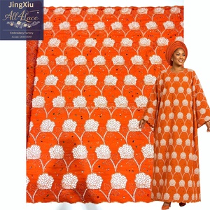 Tissu de dentelle guipure africaine orange de luxe brodé et ajouré avec strass thermocollants pour robe nigériane Aso Ebi Boubou - Product Image 1