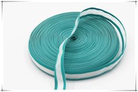 Sangle de sangle tissée en filet de nylon de soie de poisson rayé finement traitée élastique pour vêtement