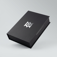 Boîte magnétique pliable en carton rigide sur mesure, fabriquée directement par FUSSEN, avec doublure en éponge, noir mat, logo argenté, taille personnalisée, pour bijoux