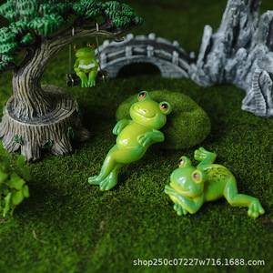 Figurine de grenouille miniature en résine, décoration de jardin, accessoire pour bonsaï et plantes succulentes, design contemporain, artisanat durable - Product Image 3