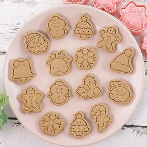 Emporte-pièces de Noël en forme de dessins animés, 15 pièces, mini-moules Père Noël, sapin, pain d'épices, outils de pâtisserie pour la décoration de gâteaux faits maison - Product Image 1