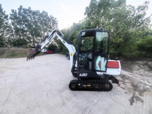 Mini-excavatrice d'occasion E20 de 2 tonnes, modèle original, micro-pelle BOB, mini-excavatrices de jardin à vendre, certifiée CE, avec brise-roche - Product Image 3