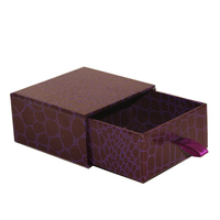Boîte cadeau de luxe réutilisable pour parfum, design personnalisé, rigide, gaufrage, pelliculage mat, fermeture magnétique, ruban, matériaux recyclés, enduit