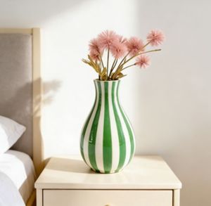 Jarrón de Porcelana Moderno con Diseño de Rayas Mate Jalo para Sala de Estar, Dormitorio, Oficina, Hoteles, Restaurantes, Uso Diario - Product Image 6