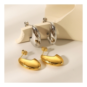 Boucles d'oreilles créoles délicates en acier inoxydable 316L, style rétro géométrique, forme CC ajourée, design <span class=keywords><strong>sac</strong></span> <span class=keywords><strong>banane</strong></span>, pour femmes - Product Image 2