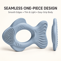 Anneau de dentition pour bébé en silicone en forme de poisson, texture écaille, queue ondulée côtelée, facile à saisir, qualité alimentaire, sans couture, OEM, vente en gros