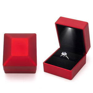 יוקרה סיטונאי הוביל אור מותאם אישית לוגו שחור כחול אדום לכה פלסטיק חתונה יהלום טבעת - Product Image 2