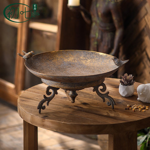 Bandeja Decorativa Redonda de Hierro Forjado Antiguo con Soporte, Hecha a Mano, para Entrada o Almacenamiento en Habitaciones de Huéspedes - Product Image 1