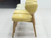 Chaise de salle à manger moderne rembourrée en tissu avec structure et pieds en bois massif, plusieurs options de couleurs pour les restaurants et les cafés