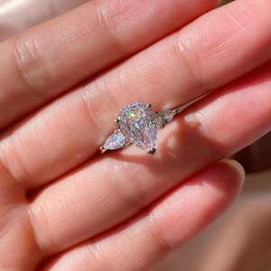 Desain Terbaru Cincin Berlian 1 Karat Tetes Air Harga Cincin Moissanite Warna 925 Perak Murni Cincin Janji untuk Wanita - Product Image 2